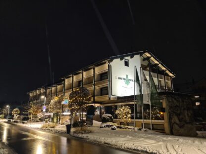 hotel-muerz-im-winter-bei-nacht