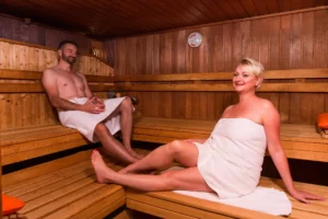 Paar in finnischer Sauna