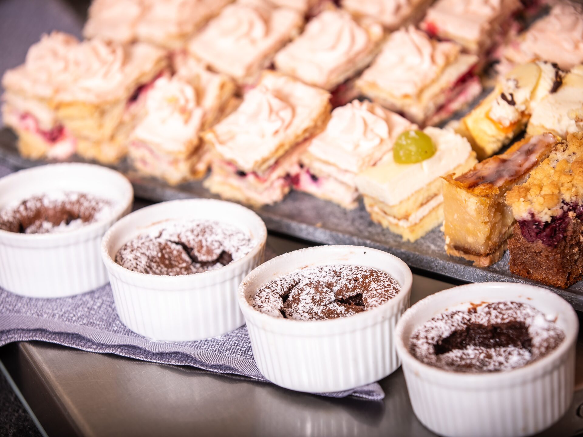 Nachmittagsbuffet mit Kuchen und süßes